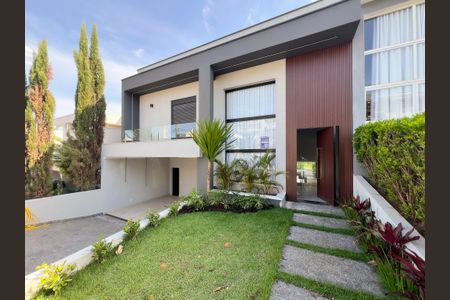 Casa de condomínio para alugar com 246m², 3 quartos e 4 vagasFachada