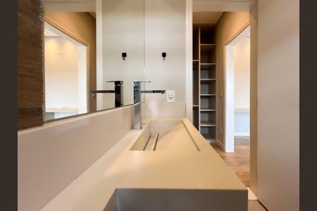 Casa de condomínio para alugar com 246m², 3 quartos e 4 vagasBanheiro da Suíte 1