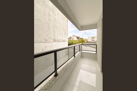 Apartamento para alugar com 100m², 2 quartos e 1 vagaVaranda