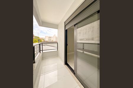 Apartamento para alugar com 100m², 2 quartos e 1 vagaVaranda