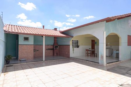 Casa à venda com 200m², 3 quartos e 3 vagas Casa à venda com 200m², 3 quartos e 3 vagasQuintal