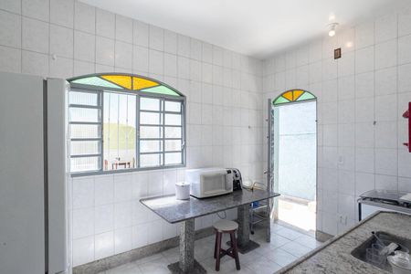 Casa à venda com 200m², 3 quartos e 3 vagas Casa à venda com 200m², 3 quartos e 3 vagasCozinha