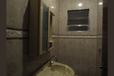 Casa para alugar com 65m², 3 quartos e 2 vagasBanheiro