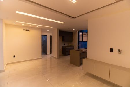 Casa à venda com 244m², 3 quartos e 4 vagas Casa à venda com 244m², 3 quartos e 4 vagasSala