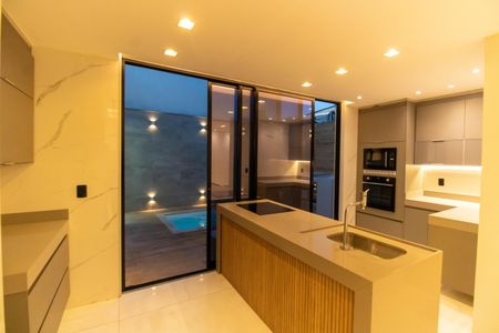 Casa à venda com 244m², 3 quartos e 4 vagas Casa à venda com 244m², 3 quartos e 4 vagasCozinha