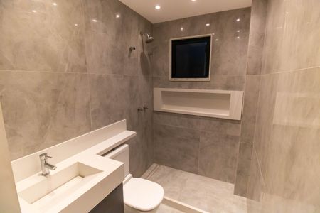 Casa à venda com 244m², 3 quartos e 4 vagas Casa à venda com 244m², 3 quartos e 4 vagasBanheiro da Suíte 2