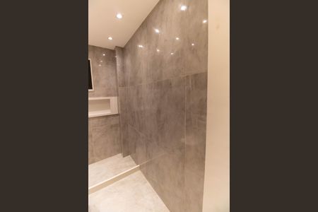 Casa à venda com 244m², 3 quartos e 4 vagas Casa à venda com 244m², 3 quartos e 4 vagasBanheiro da Suíte 2