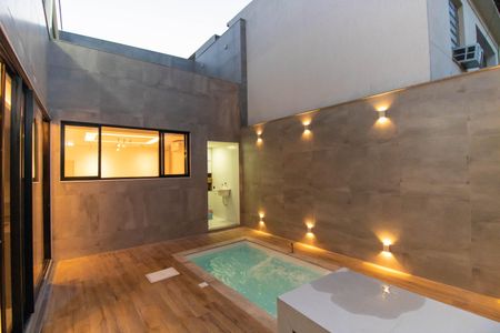 Casa à venda com 244m², 3 quartos e 4 vagas Casa à venda com 244m², 3 quartos e 4 vagasÁrea externa