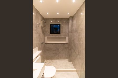 Casa à venda com 244m², 3 quartos e 4 vagas Casa à venda com 244m², 3 quartos e 4 vagasBanheiro da Suíte 2