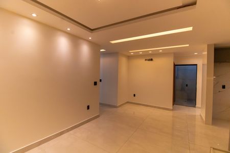 Casa à venda com 244m², 3 quartos e 4 vagas Casa à venda com 244m², 3 quartos e 4 vagasSala