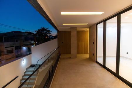 Casa à venda com 244m², 3 quartos e 4 vagas Casa à venda com 244m², 3 quartos e 4 vagasSuíte 2