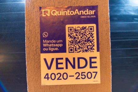 Casa à venda com 244m², 3 quartos e 4 vagas Casa à venda com 244m², 3 quartos e 4 vagasPlaquinha