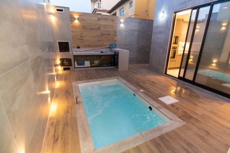 Casa à venda com 244m², 3 quartos e 4 vagas Casa à venda com 244m², 3 quartos e 4 vagasÁrea externa