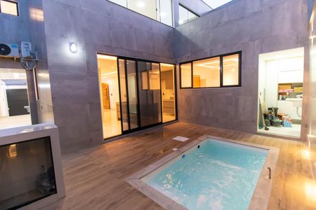 Casa à venda com 244m², 3 quartos e 4 vagas Casa à venda com 244m², 3 quartos e 4 vagasÁrea externa