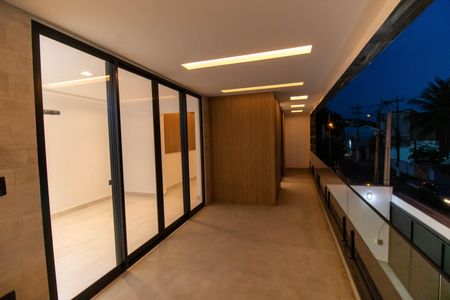 Casa à venda com 244m², 3 quartos e 4 vagas Casa à venda com 244m², 3 quartos e 4 vagasSuíte 2