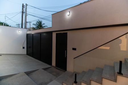 Casa à venda com 244m², 3 quartos e 4 vagas Casa à venda com 244m², 3 quartos e 4 vagasVista da Suíte 1