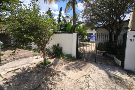 Casa à venda com 350m², 3 quartos e 3 vagasFachada