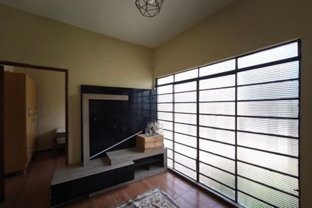 Casa à venda com 350m², 3 quartos e 3 vagasSala