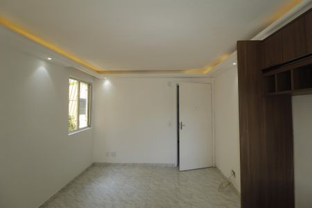 Sala de apartamento para alugar com 2 quartos, 43m² em Parque Santa Fé, Porto Alegre