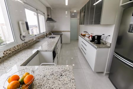 Apartamento à venda com 180m², 4 quartos e 4 vagasCozinha - Armários