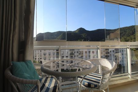 Sala - Varanda de apartamento à venda com 2 quartos, 64m² em Camorim, Rio de Janeiro