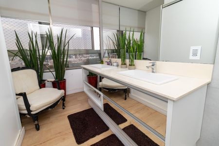 Apartamento para alugar com 150m², 2 quartos e 2 vagas Apartamento para alugar com 150m², 2 quartos e 2 vagasBanheiro da Suíte 2