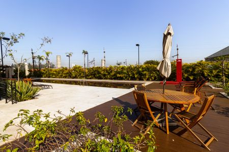 Apartamento para alugar com 150m², 2 quartos e 2 vagas Apartamento para alugar com 150m², 2 quartos e 2 vagasÁrea Comum - Piscina