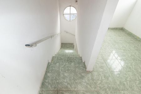 Escada de casa para alugar com 2 quartos, 100m² em Campo Grande, Rio de Janeiro