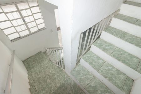 Casa para alugar com 100m², 2 quartos e sem vagaEscada