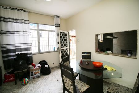 Sala de casa à venda com 2 quartos, 240m² em Irajá, Rio de Janeiro