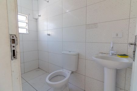 Banheiro de casa para alugar com 1 quarto, 38m² em Vila Polopoli, São Paulo