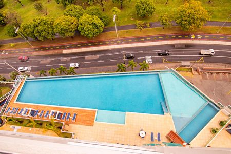 Apartamento para alugar com 167m², 3 quartos e 3 vagas Apartamento para alugar com 167m², 3 quartos e 3 vagasÁrea comum - Piscina