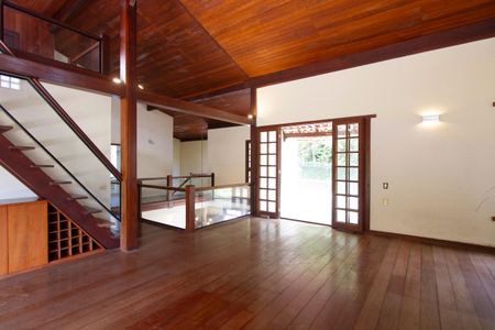 Casa de condomínio à venda com 450m², 5 quartos e 5 vagasSala superior