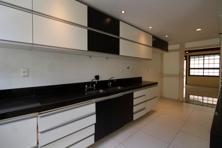 Casa de condomínio à venda com 450m², 5 quartos e 5 vagasCozinha