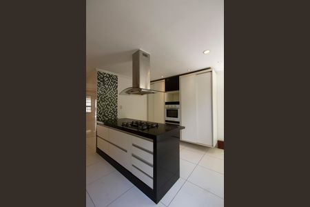 Casa de condomínio à venda com 450m², 5 quartos e 5 vagasCozinha