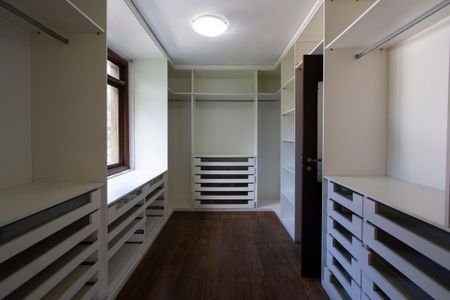 Casa de condomínio à venda com 450m², 5 quartos e 5 vagasCloset Quarto 3 suíte 