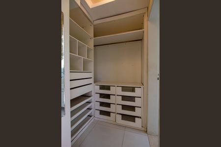 Casa de condomínio à venda com 450m², 5 quartos e 5 vagasCloset   Quarto 2 suíte 