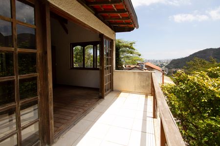 Casa de condomínio à venda com 450m², 5 quartos e 5 vagasVaranda Sala superior 