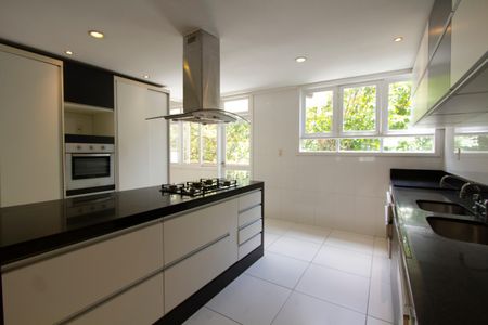 Casa de condomínio à venda com 450m², 5 quartos e 5 vagasCozinha