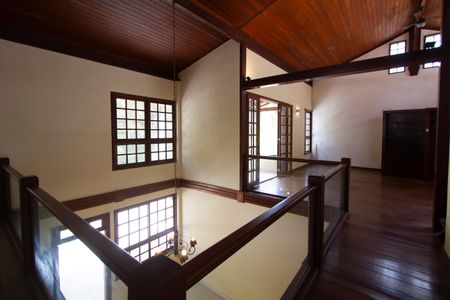 Casa de condomínio à venda com 450m², 5 quartos e 5 vagasCorredor dos quartos