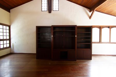 Casa de condomínio à venda com 450m², 5 quartos e 5 vagasSala superior