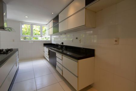 Casa de condomínio à venda com 450m², 5 quartos e 5 vagasCozinha