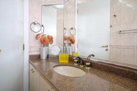 Apartamento para alugar com 340m², 4 quartos e 3 vagasBanheiro da suíte 2