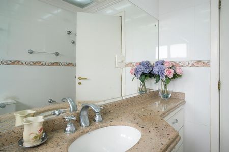 Apartamento para alugar com 340m², 4 quartos e 3 vagasBanheiro