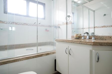Apartamento para alugar com 340m², 4 quartos e 3 vagasBanheiro