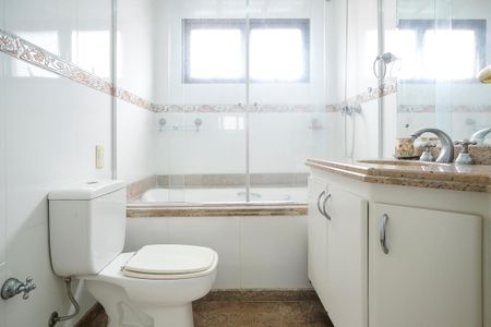 Apartamento para alugar com 340m², 4 quartos e 3 vagasBanheiro