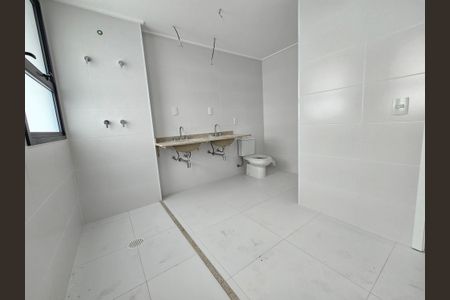 Apartamento à venda com 227m², 3 quartos e 4 vagas Apartamento à venda com 227m², 3 quartos e 4 vagasBanheiro da Suíte 3