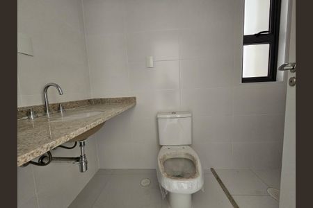 Apartamento à venda com 227m², 3 quartos e 4 vagas Apartamento à venda com 227m², 3 quartos e 4 vagasBanheiro da Suíte 1