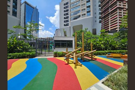 Apartamento à venda com 227m², 3 quartos e 4 vagas Apartamento à venda com 227m², 3 quartos e 4 vagasÁrea comum - Playground