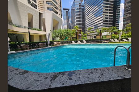 Apartamento à venda com 227m², 3 quartos e 4 vagas Apartamento à venda com 227m², 3 quartos e 4 vagasÁrea comum - Piscina